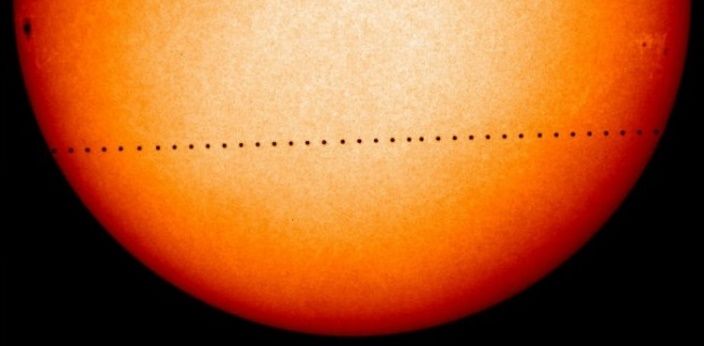 Mercurio transitando sobre el Sol.jpg